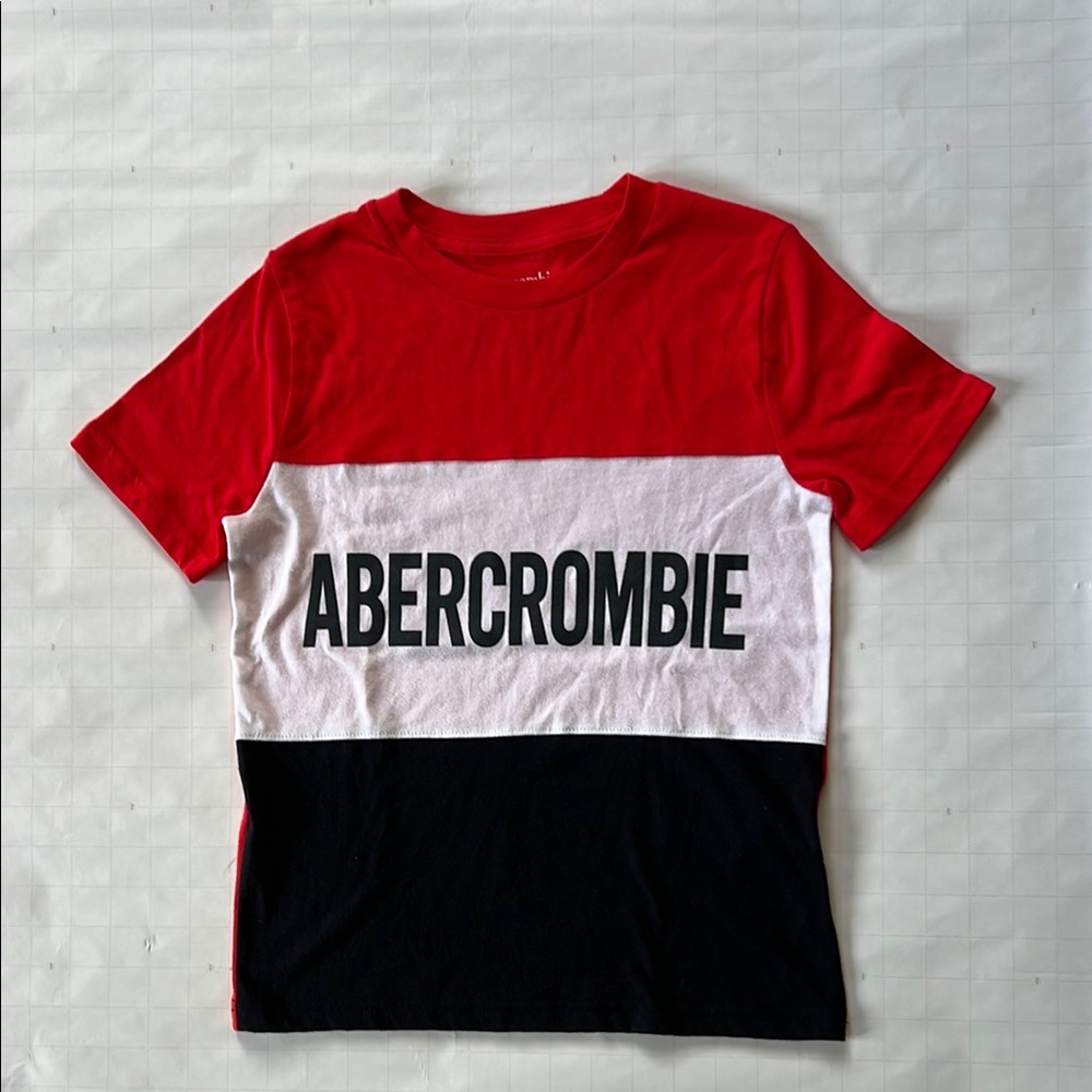 Abercrombie Kids Boys Red and Black Short Sleeve Tee - Size 7/8